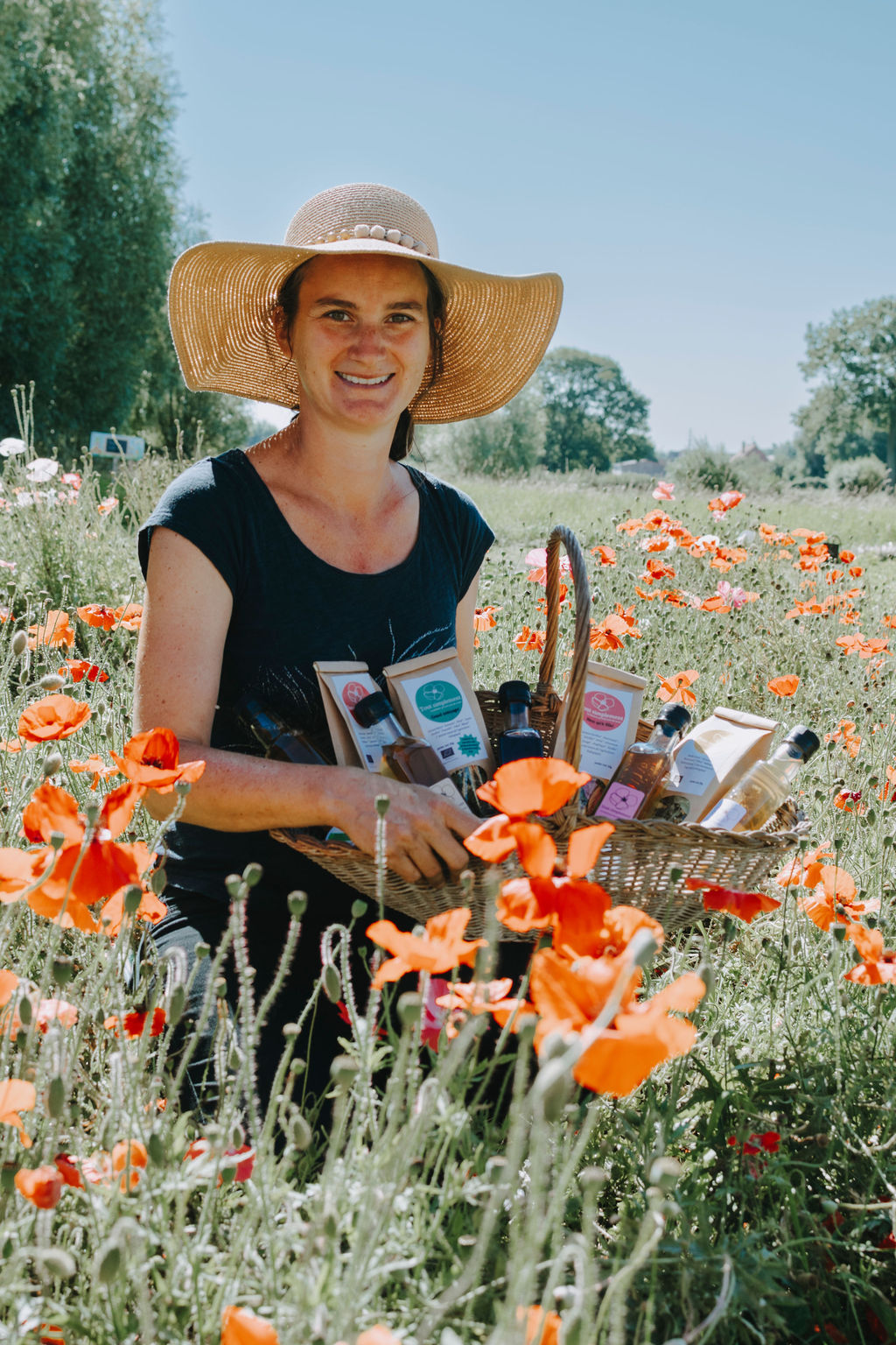 Laurie dans ses champs de fleurs à Hazebrouck